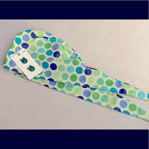 Scrub cap w/ dotted fabric and frog buttons - Picture 2 of 2